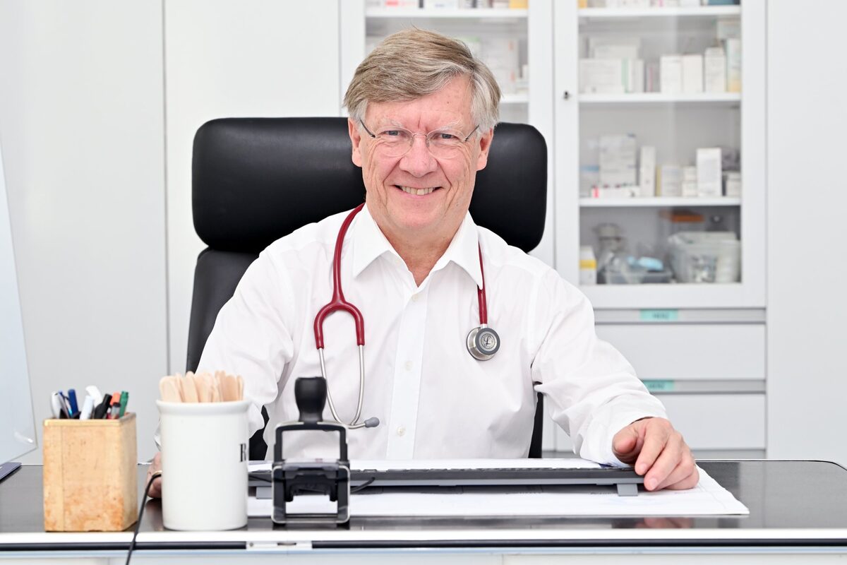 Dr. Rainer Knoll